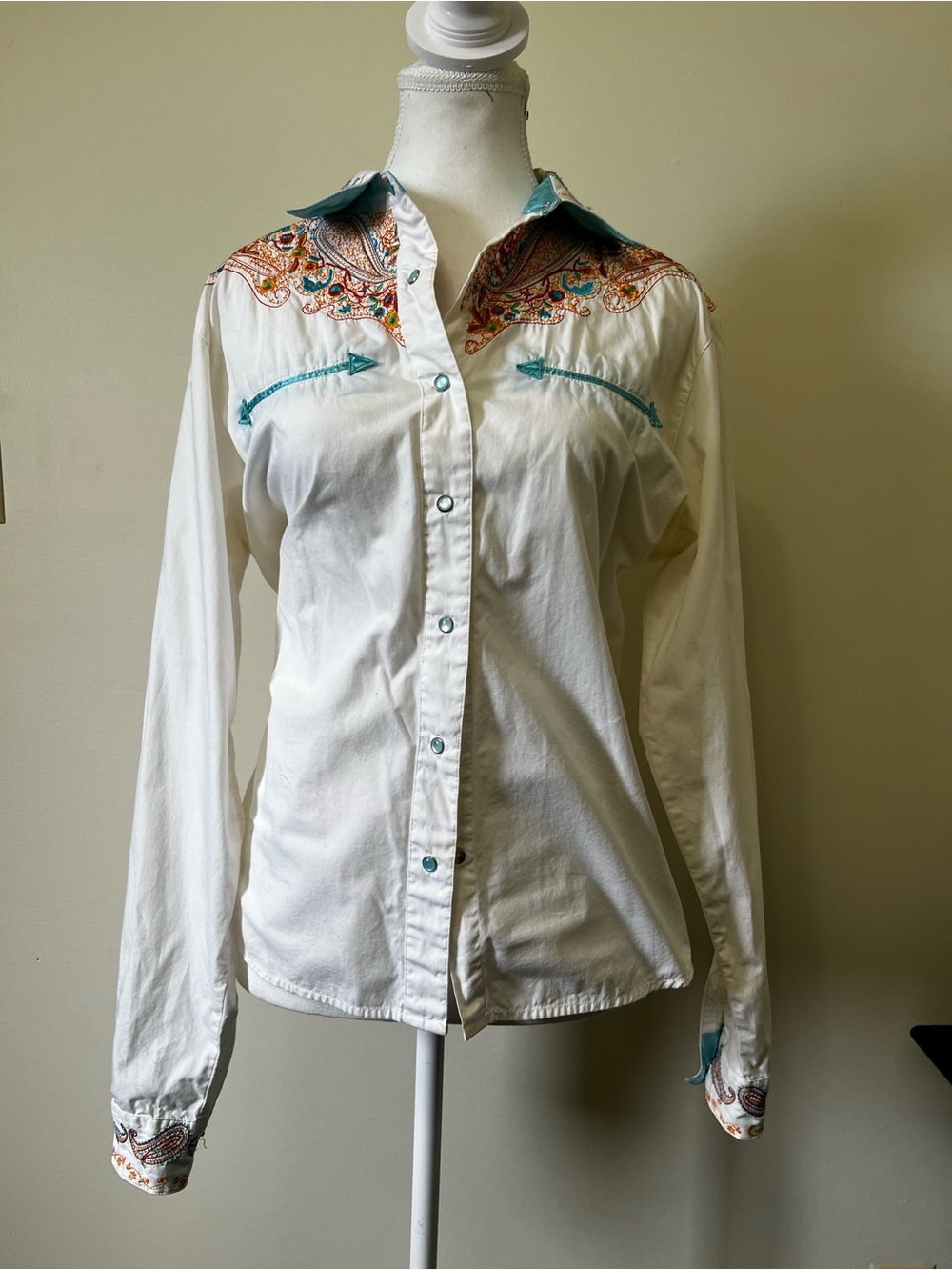 Western-Style Button-Up Blouse